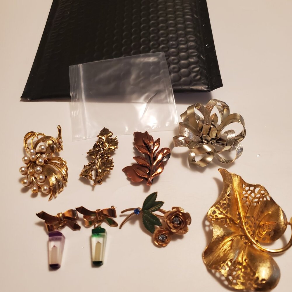 8 Pins or Brooches, items # A-1194-1201, wt.  105 grams. - Picture 15 of 15